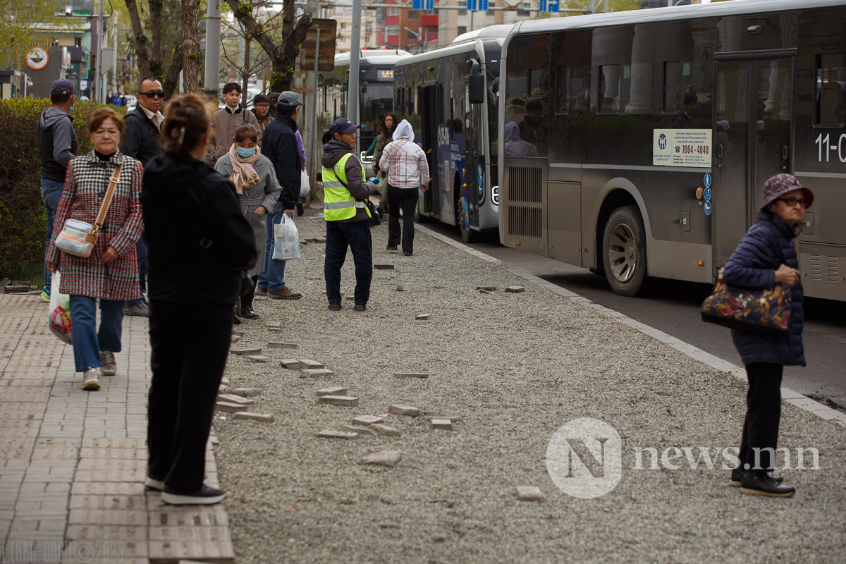 bus stop (9 of 10)