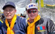 Монгол уулчид дэлхийн дээврийг эзэлсэн өдөр