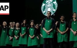 "Starbucks"-ын ажилтнууд хувцаслалтын дүрмийг эсэргүүцэж, ажил хаяв