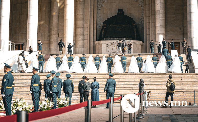Фото: Гамшигтай тэмцэгчид хуримаа хийж байна