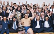 Сүмо дахь монголчуудын ноёрхлыг зогсоосон отгон Ёкозүна