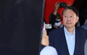 Цэргийн онц байдлаас хойш Юн Сук Ёлын утсыг анх удаа хураав