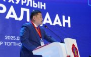 Ерөнхий сайд гишүүдийн асуултад хариулт өгч байна