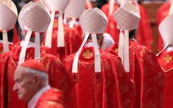 133 кардинал шинэ папын төлөө саналаа өгч эхэллээ