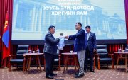 Хууль зүй, дотоод хэргийн сайд Л.Мөнхбаатар тамгаа гардан авч үүрэгт ажилдаа орлоо
