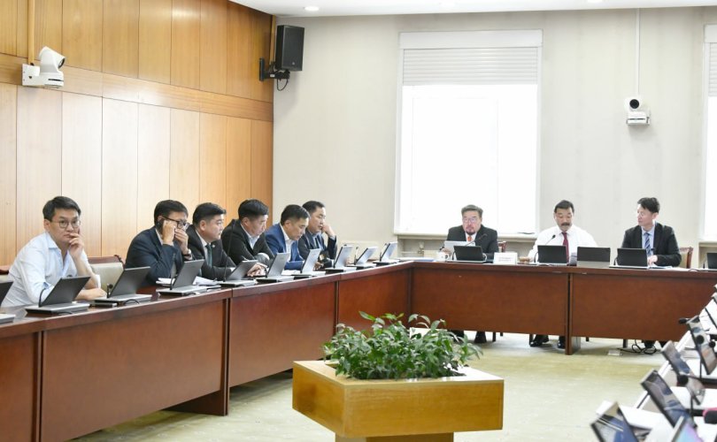 "Төрийн албаны шинэтгэл удирдах албан тушаалтны тоог цөөлөхөөс эхэлнэ"