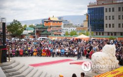 Сурвалжлага: Сүсэгтэн олны хөл тасраагүй Бурхан багшийн их дүйчин өдөр
