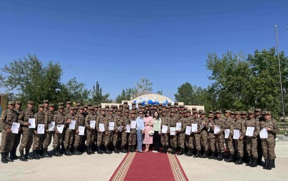 Цэргүүд жолооны үнэмлэхээ гардан авлаа
