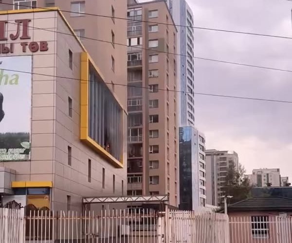 Оргил худалдааны төвд гарсан галыг унтраажээ