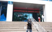Сурвалжлага: "Хүүхдүүдийнхээ дээлийнх нь захыг мушгиад сууж байна"