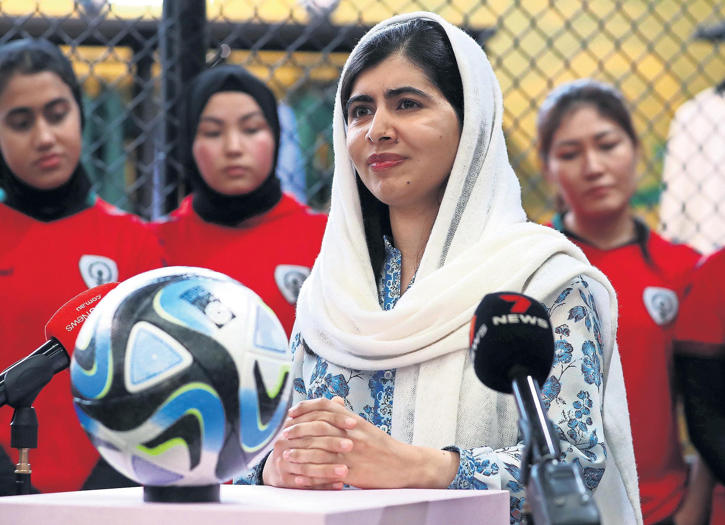 ITS-HEARTBREAKING-MALALA-MEETS-THE-EXILED-AFGHANISTAN-WOMENS-TEAM
