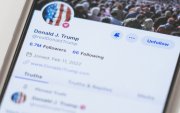 Трамп "Ираныг бөмбөгд" гэсэн утгатай дууг цахим хаягтаа нийтлэв