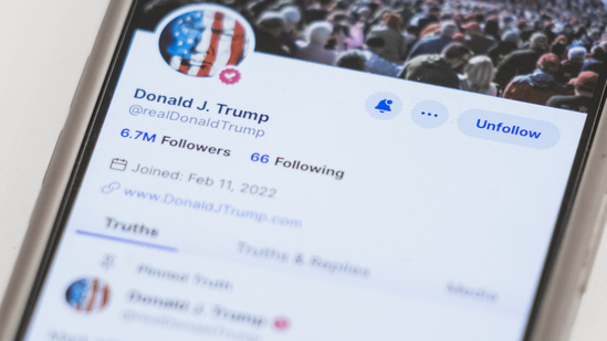 Трамп "Ираныг бөмбөгд" гэсэн утгатай дууг цахим хаягтаа нийтлэв
