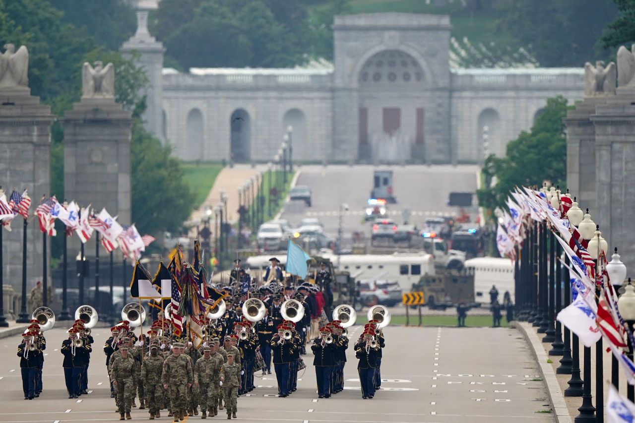 c-2025-06-14t220738z-53892053-rc2m2fasmwwt-rtrmadp-3-usa-trump-parade