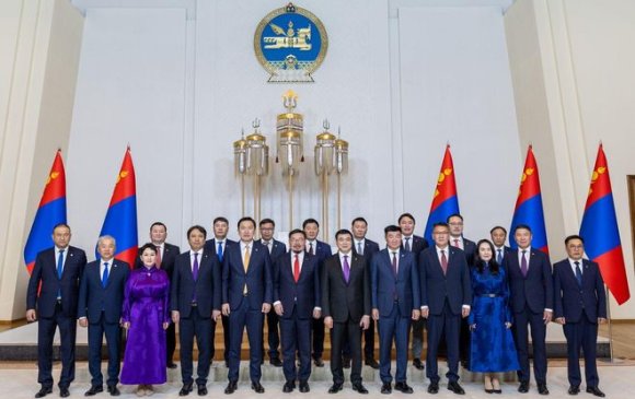 Засгийн газар байгуулагдаж, өндөржүүлсэн байдал зарлав