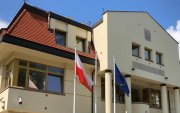 ОХУ: Польшоос хариугаа авч, консулын газрыг нь хаав