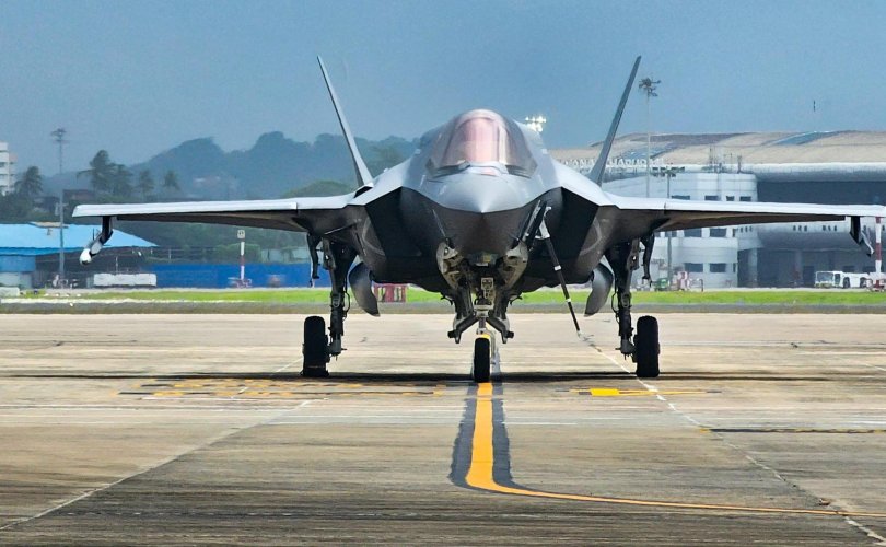Их Британийн "F-35B" онгоцонд Энэтхэгийн иргэншил олгох хэрэгтэй