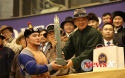 Монгол бөхийн дэвжээнд 2000-аад оныхны үе ирж байна