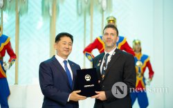 Монголын 3х3 сагсыг өөрчилсөн, Көрригөөс илүү шидсэн Стив Сир гэж хэн бэ?