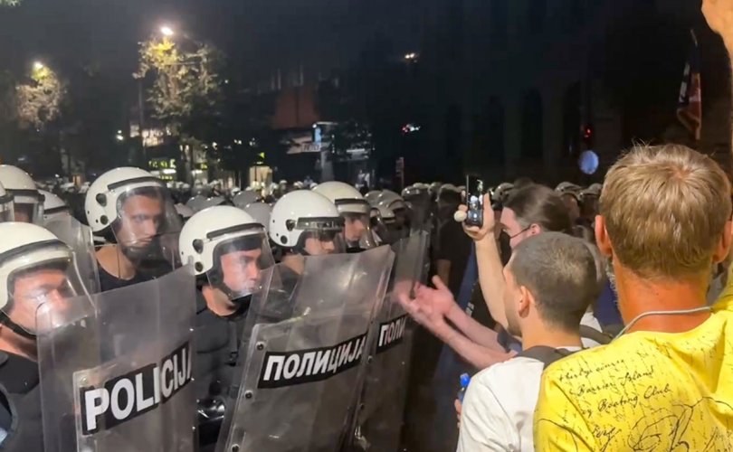 Сербийн өнгөт хувьсгалыг дэмжихгүй байхыг барууныханд анхааруулав