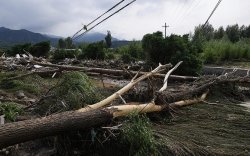 Бээжинд хүчтэй аадар бороо орж, 30 хүн нас баржээ