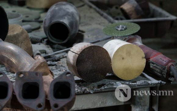 Машины нүүрсэн яндан дээр нь арлын дугаарыг цифрлэнэ