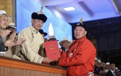 Сэцэн ханы хүчтэнүүд улсын цолонд хүрч, түрүү булаалдан наадлаа