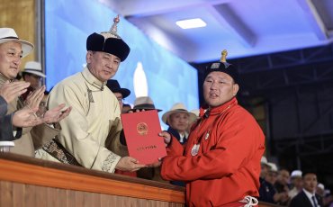Сэцэн ханы хүчтэнүүд улсын цолонд хүрч, түрүү булаалдан наадлаа