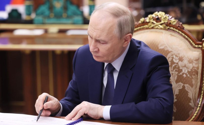 Путин "хэт даврагч" агуулгатай контент үзэхийг хориглов