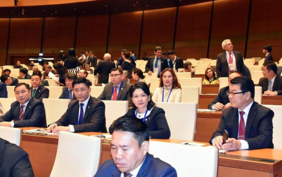 Ази, Номхон далайн орнуудын парламентын чуулганд оролцож байна