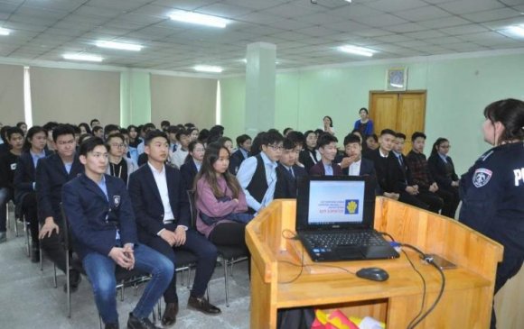 Сурагчдад гэмт хэргээс урьдчилан сэргийлэх өдөрлөг зохион байгууллаа