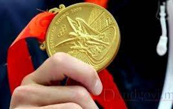 Монголын ард түмний 44 жил хүлээсэн алтан медаль