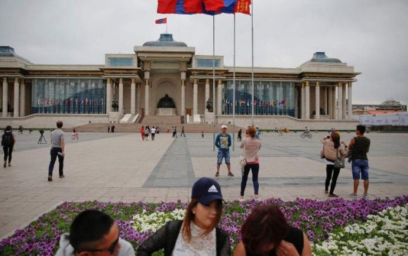 Хэт ухаалаг, хэт амжилттай Монгол бүсгүйчүүдийн зовлон