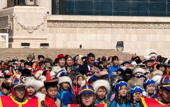 Чингисийн талбайд 3333 хүүхэд шүлэг уншив