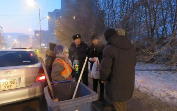 Зам, талбайн үйлчлэгч нарыг халуун аарцаар дайллаа