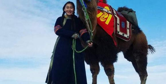 Тэмээтэй аялагч Н.Байгальмаа дүүтэйгээ аяллаа үргэлжлүүлж байна