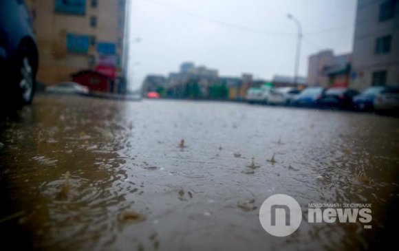 Урьханы замд үер буусны улмаас тээврийн хэрэгсэл зорчих боломжгүй болжээ