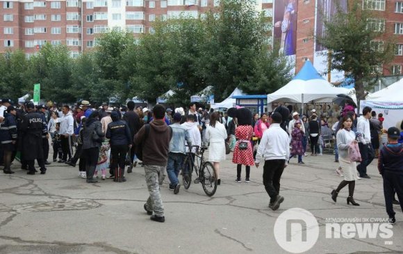 Монголчууд цэвэрхэн наадаж байна