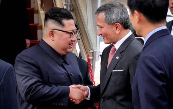 Хойд Солонгосын удирдагч Сингапурт хүрэлцэн ирлээ