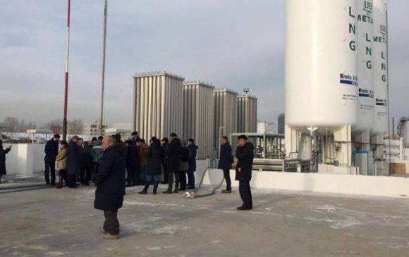 Байгалийн шатдаг хийн станц байгуулж байгаа ажилтай танилцлаа