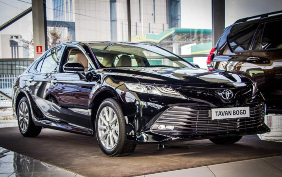 Таван Богд ХХК Toyota Camry 2018 автомашиныг санал болгож байна