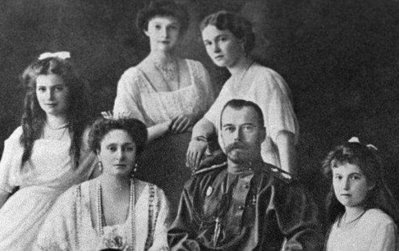Николай хааны гэр бүлтэй холбоотой 2000 гаруй материалыг судалж байна