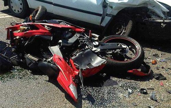 Согтуу мотоциклын жолооч хоёр хүүхдийг хүнд гэмтээжээ