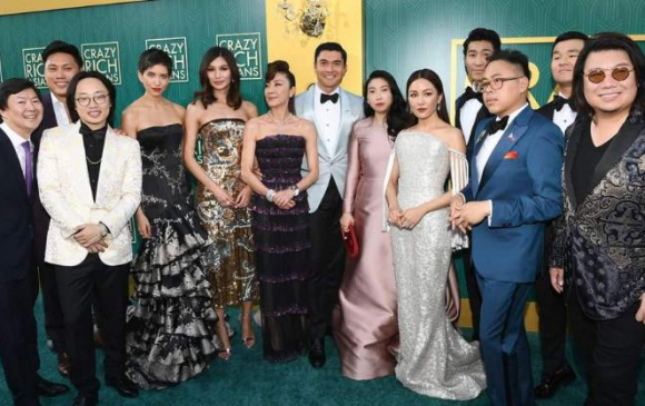 ‘Crazy Rich Asians кино’ нээлтээ хийжээ